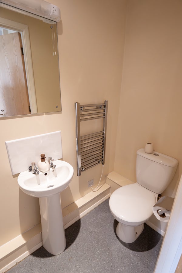 Reading key worker accommodation_ensuite_2