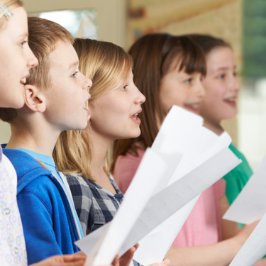 Singende Kinder (Foto: Shutterstock)