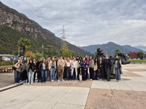 Im Rahmen der Projektwoche Rendezvous mit dem Traumberuf erhielten Oberschülerinnen und Oberschüler Einblicke in verschiedene Berufsfelder und konnten wertvolle Erfahrungen für ihre berufliche Zukunft sammeln. Foto: LFH Claudiana