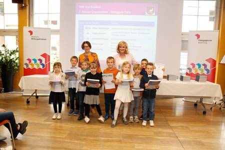 Zu den Bestplatzierten der 1. Klasse Grundschule gehören: Emil Stampfer, Laura Dikova, Simon Luiprecht, Elisabeth Marschall, Maximilian Frainer, Oliver Mühlberger, Nagler Damian, David Niedermair, Olivia Cinosi, Toni Pircher.