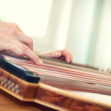 Detailansicht einer Zither (Foto: Shutterstock)