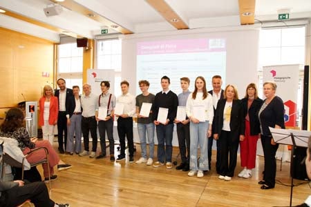 Die Bestplatzierten des Landeswettbewerbs der Physik-Olympiade: Jakob Tschager, Matthis Mair, Serafim Thaler, Elaine Mamleev, Henri Ewald Egger, Jakob Simmerle