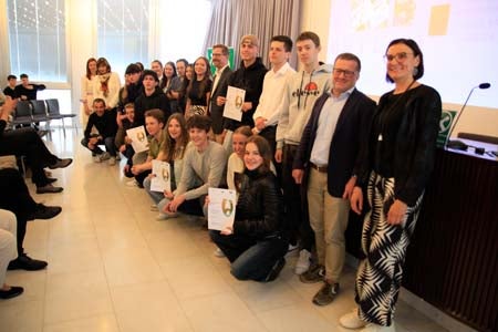 Zertifizierte Übungsfirmen: Die Schülerinnen und Schüler der Wirtschaftsfachoberschule Bruneck