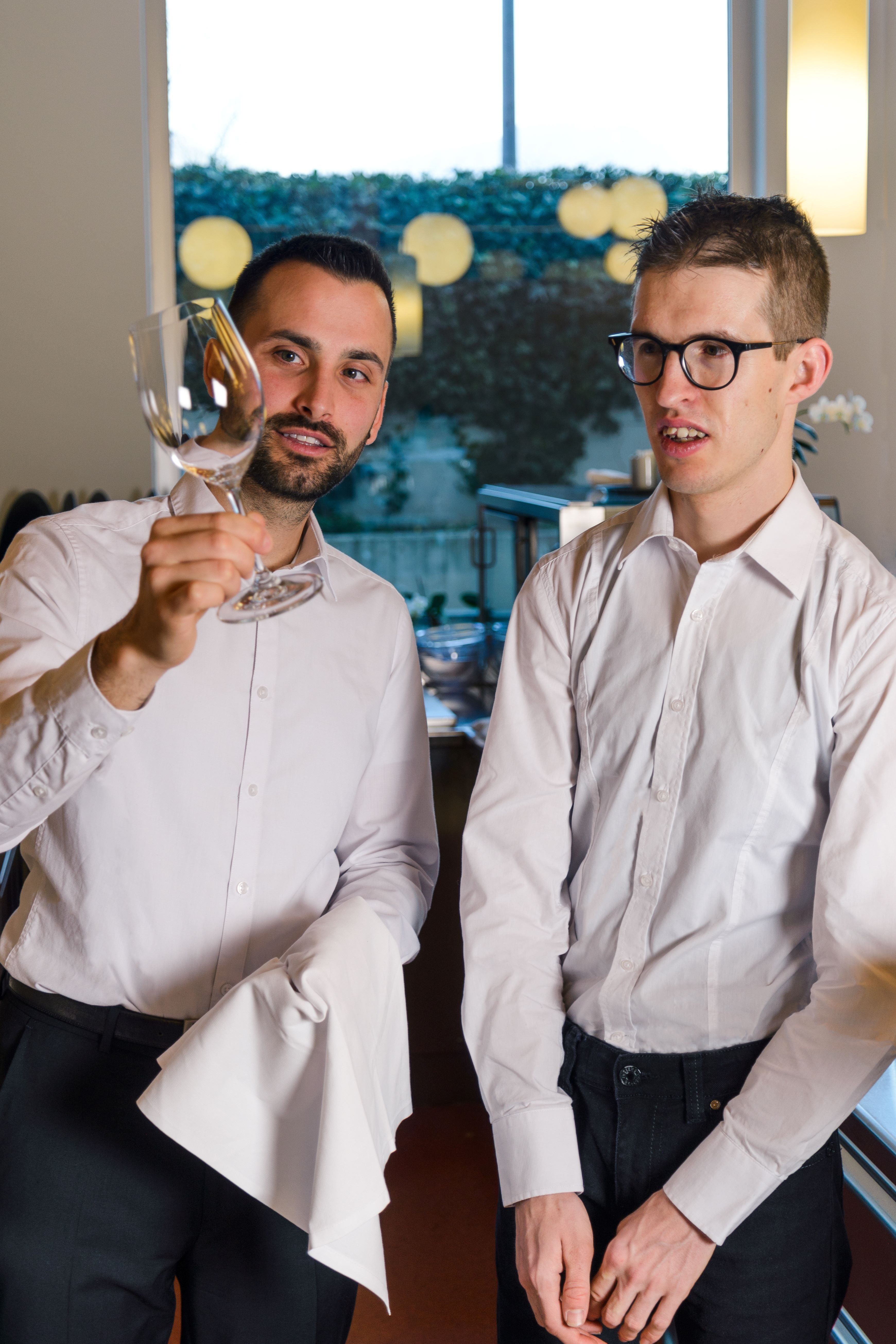 Ein junger Mann während seines Ausbildungs- und Orientierungspraktikums. 