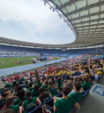 Im Bild die Delegation aus Südtirol bei den Nuovi Giochi della Gioventù im Olympiastadion in Rom. (Foto: LPA/Deutsche Bildungsdirektion/Jonas Mathá)