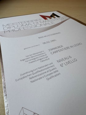 Facsimile des Meisterbriefs zu der Zuordnung zu Niveau 6 des nationalen und damit auch des europäischen Qualifikationsrahmens (LPA/Landesamt für Lehrlings- und Meisterausbildung).