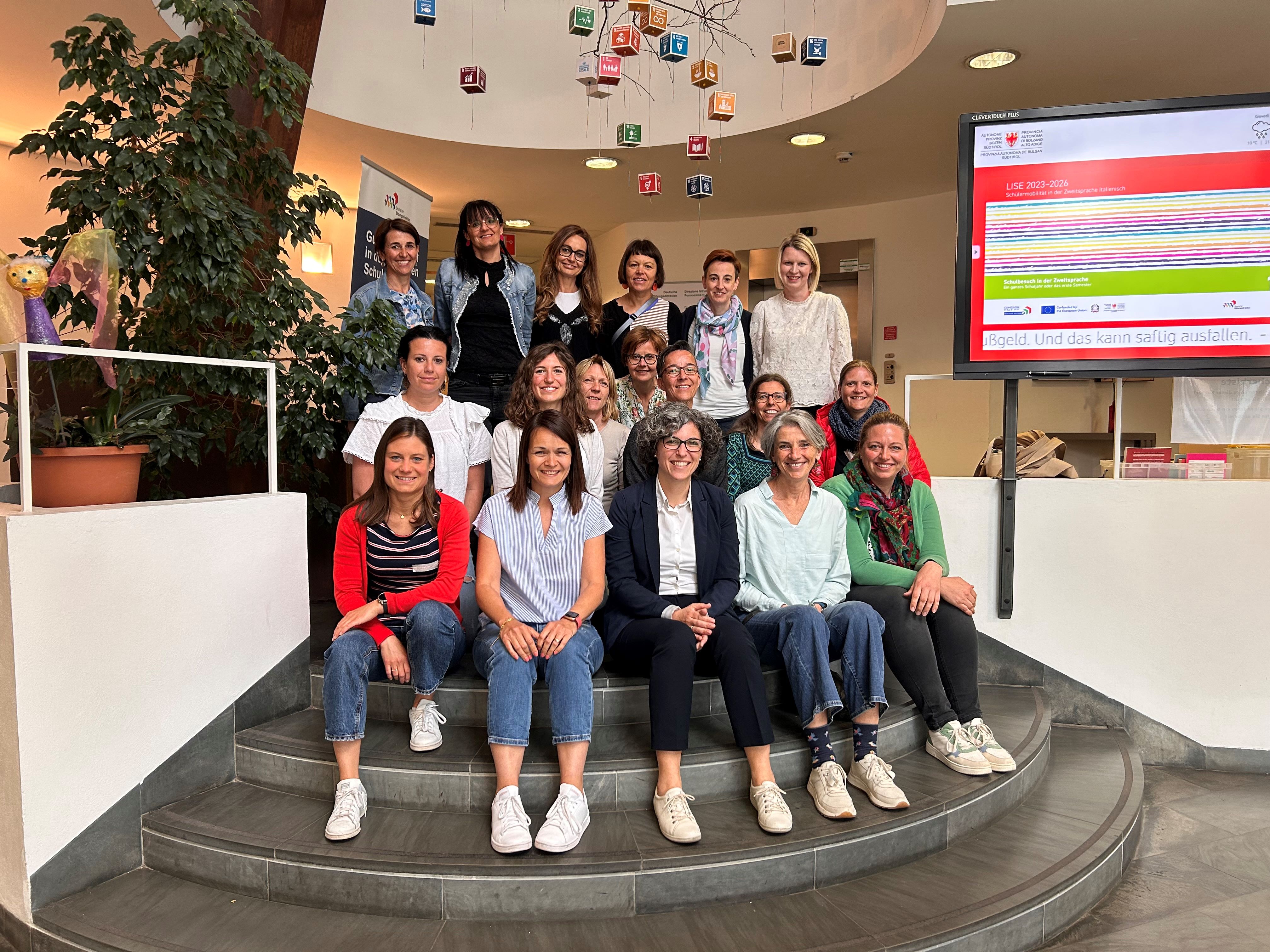 Teilnehmende der Qualifizierung für Tutorinnen und Tutoren in Kindergarten und Grundschule in Bozen (Foto: Manuela Weber)