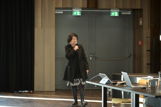 Die Direktorin des Berufsbildungszentrums Luis Zuegg Isolde Moroder hat die Herbsttagung moderiert. Foto: Margit Pichler