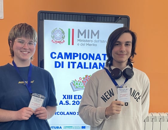 Elias Rossetti (Kategorie Junior) von der Technologischen Fachoberschule Bozen "Max Valier" in Bozen und Silvia Reinalter (Kategorie Senior) vom Sozialwissenschaftlichen Gymnasium in Bruneck (Foto: Cristina Corbetta)