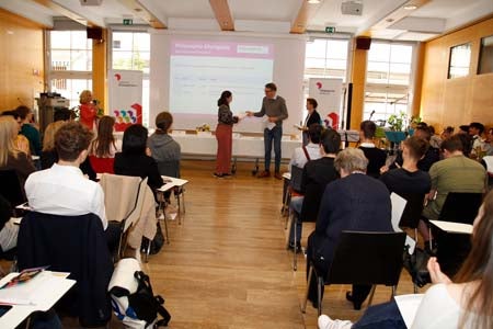 Im Rahmen eines Festaktes sind heute (3. Juni) die bestplatzierten Oberschülerinnen und Oberschüler der Mathematik-, Informatik-, Physik-, Chemie- und Philosophieolympiaden ausgezeichnet worden.