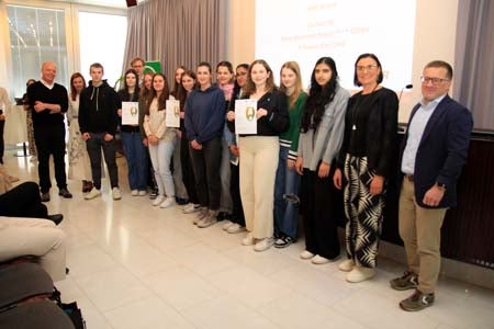 Zertifizierte Übungsfirmen: Die Schülerinnen und Schüler der Fachoberschule für Wirtschaft Brixen