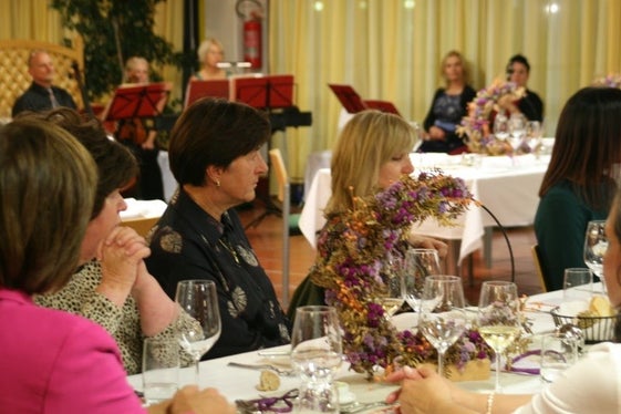 225 pensionierten Lehrerinnen und Lehrer der Grundschulen, Mittelschulen und Oberschulen wurde bei Feierstunden am 8. Oktober im Berufsbildungszentrum Emma Hellenstainer in Brixen und am 22. Oktober in der Landeshotelfachschule Kaiserhof in Meran gedankt. (Foto: Deutsche Bildungsdirektion)