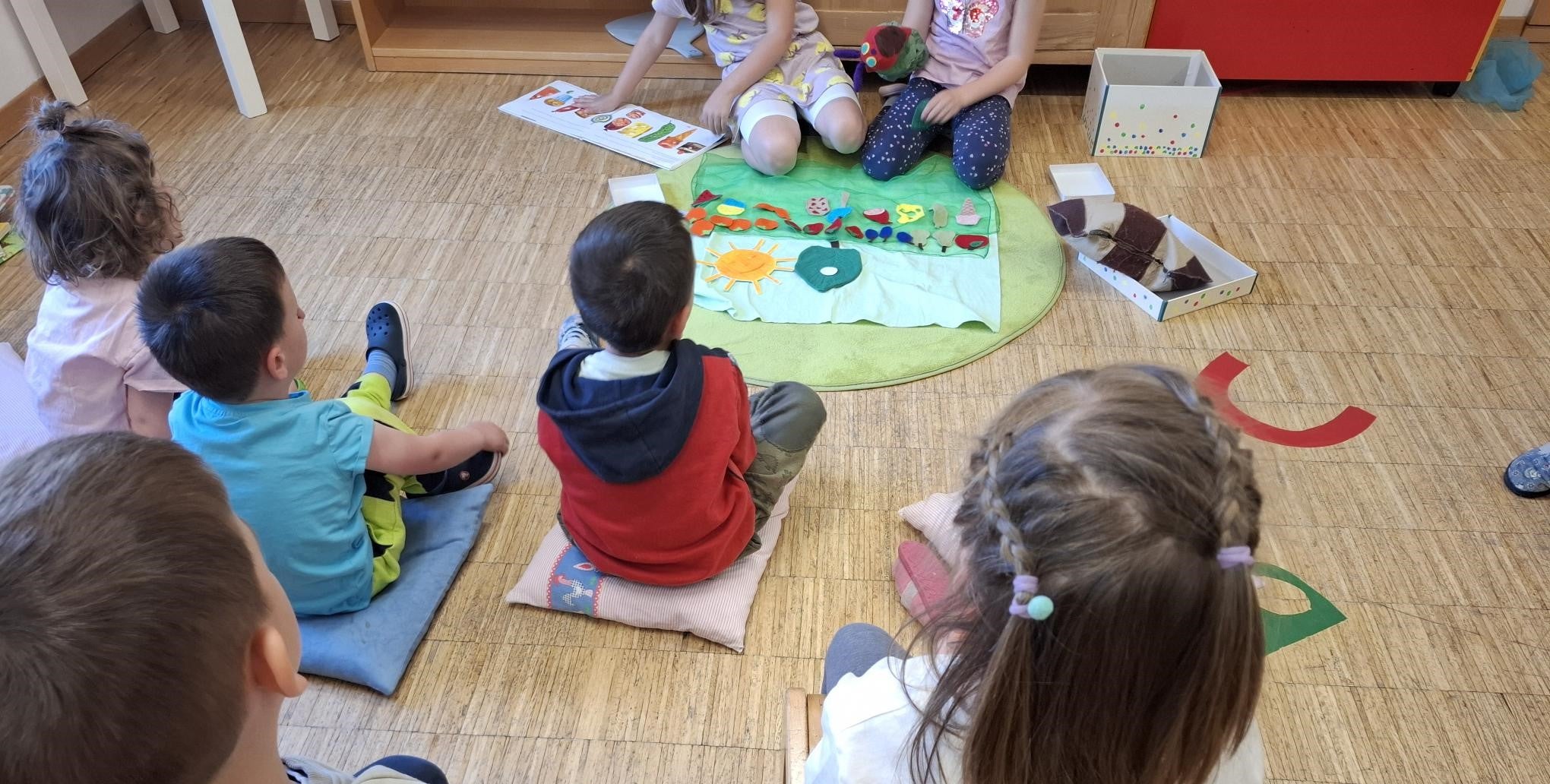 Beim Dialogischen Vorlesen bringen Kinder eigene Gedanken und Erfahrungen mit ein