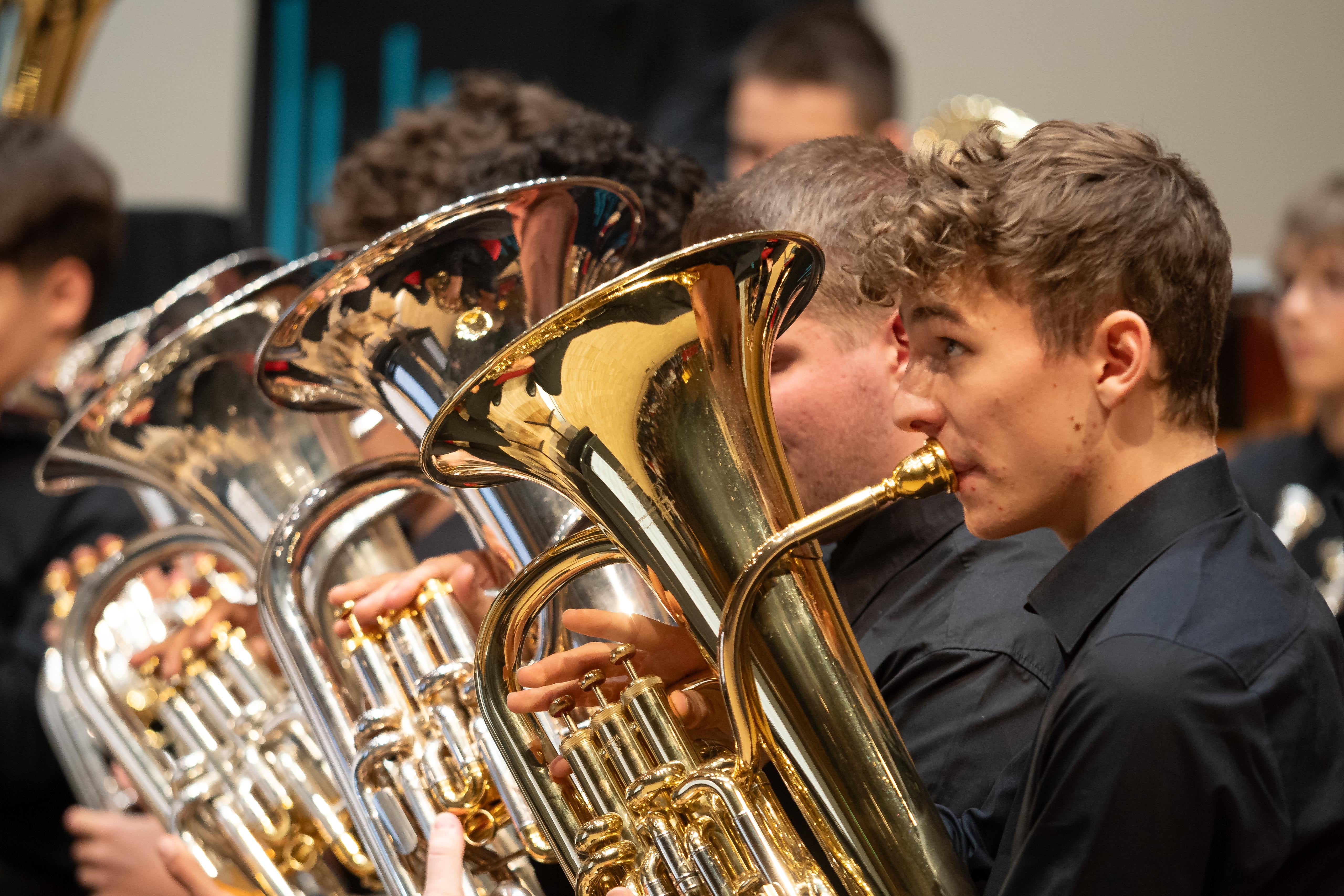 Die Jugend Brass Band Südtirol entstand vor zehn Jahren aus der Sommerwoche der Fachgruppe Blechbläser. (Foto: LPA/Landesdirektion Deutsche und ladinische Musikschule/Bernhard Pircher)