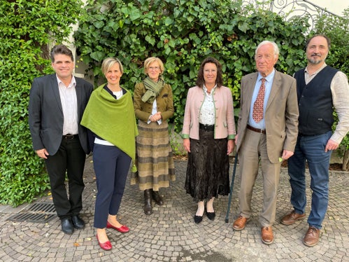 2023 wurde in San Michele all'Adige vom Referat Volksmusik und dem Volkskundemuseum METS eine Tagung zum Wirken von Walter Deutsch organisiert, an dem Professor Deutsch selbst teilnahm (im Bild v.l. Thomas Nußbaumer vom Mozarteum Innsbruck, Manuela Cristofoletti vom Referat Volksmusik, Dorothea Draxler vom Volkskultur Niederösterreich, Anita Frühwirth vom Österreichisches Volksliedwerk, Prof. Walter Deutsch, Ulrich Morgenstern von der Universität für Musik und darstellende Kunst Wien; Foto: Dorothea Draxler.