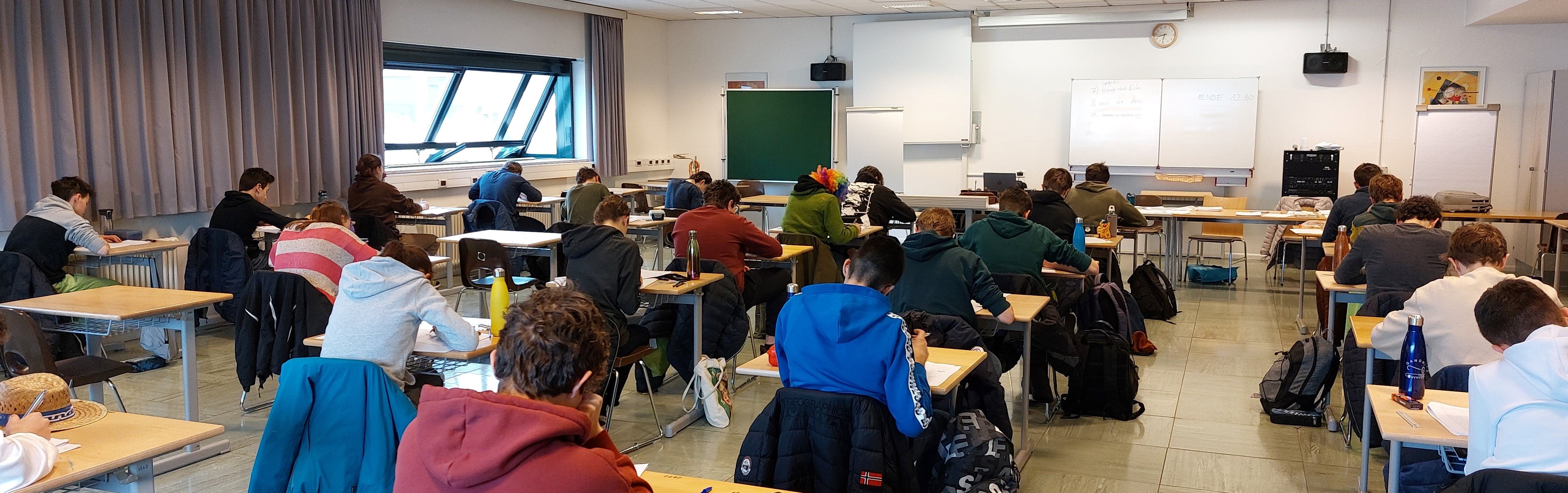 Schülerinnen und Schüler beim Landeswettbewerb der Mathematikolympiade