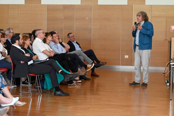 In seinem Impulsreferat ging Professor Dario Ianes von der Freien Universität Bozen auf das Thema der Weiterentwicklung schulischer Inklusion ein. Foto: Margit Pichler