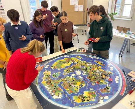 Mit Kreativität haben sich die Schülerinnen und Schüler im Workshop Weltklimaspiel – gemeinsam für eine nachhaltige Zukunft eingebracht. (Foto: Edith Benischek)