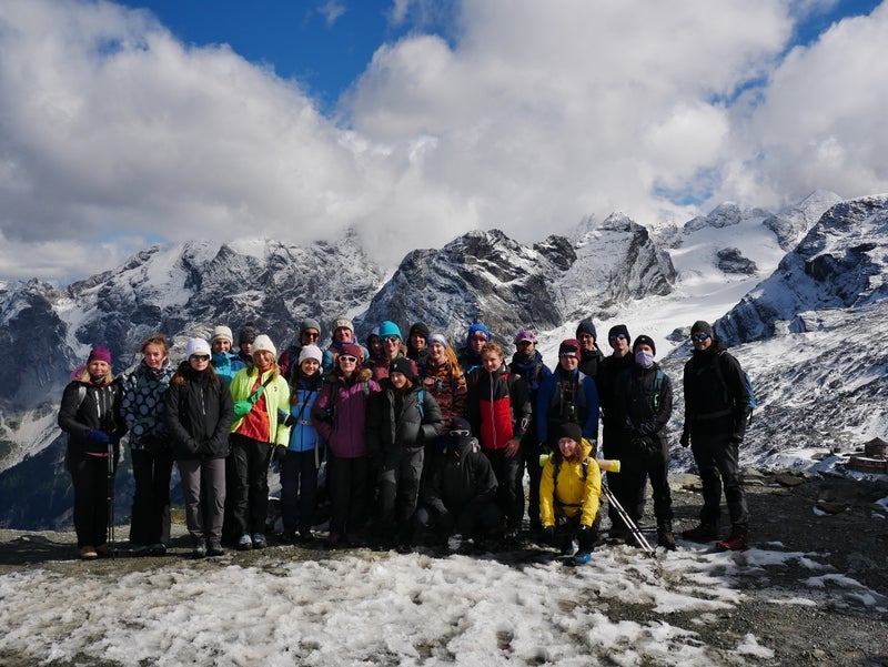 Die Südtiroler und die Würzburger Gruppe beim diesjährigen Glaziologiecamp (Foto: Christian Aspmair)