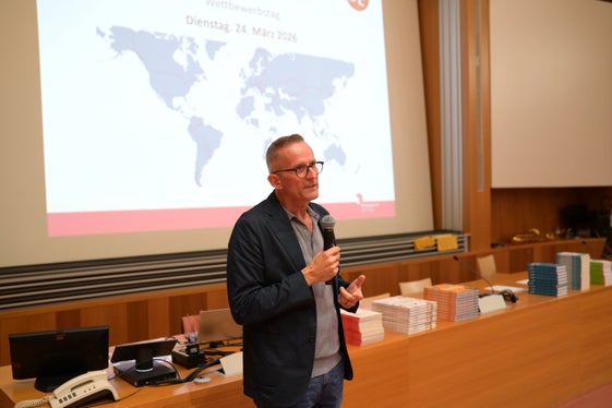 Prämierungsfeier Känguru der Mathematik 2026: der Direktor der Pädagogischen Abteilung Martin Holzner (Foto: LPA/Deutsche Bildungsdirektion/Margit Pichler)