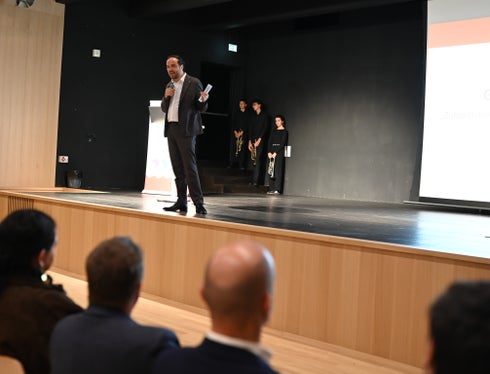 Bildungslandesrat Philipp Achammer betonte die Bedeutung von Orientierung, fairen Chancen und einem kritischen Umgang mit Informationen. (Foto: LPA/Deutsche Bildungsdirektion/Margit Pichler)