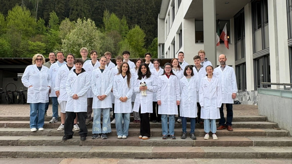 Landeswettbewerb der Chemieolympiade 2026 am 29. April in Bruneck: Gruppenfoto der Teilnehmerinnen und Teilnehmer (Foto: LPA/Deutsche Bildungsdirektion/Pädagogische Abteilung/Alexander Ulbricht)