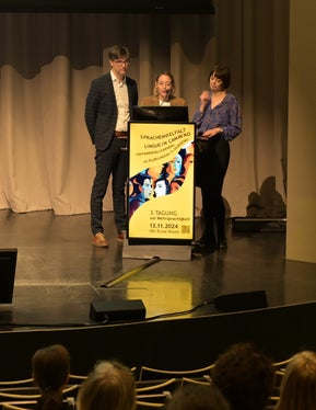 Guido Caracristi, Sara Daz und Silvia Hofer von der Pädagogischen Abteilung der Deutschen Bildungsdirektion führten durch die Veranstaltung. (Foto: Margit Pichler)