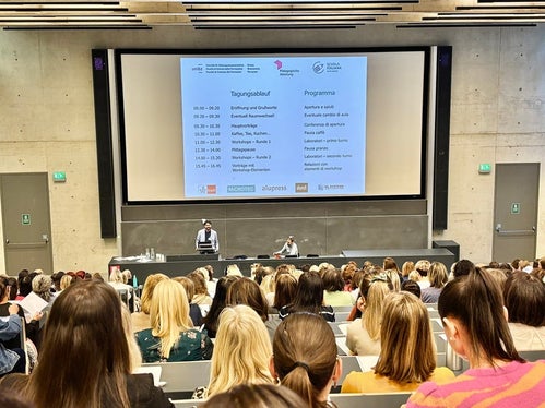 Die Tagung richtete sich an alle Sprachgruppen, die an der mathematischen und naturwissenschaftlichen Bildung von Kindern zwischen 3 und 11 Jahren interessiert sind, insbesondere an pädagogische Fachkräfte des Kindergartens und Lehrpersonen der Grundschule, aber auch an Eltern. (Foto: LPA/Freie Universität Bozen/Eva Maria Lassnitzer)