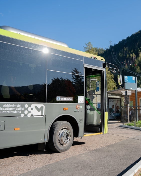Ab dem 15. Dezember treten mehrere Neuerungen im öffentlichen Busverkehr in Südtirol in Kraft, zwei davon betreffen den Vinschgau. (Foto: LPA/Fabian Dalpiaz)