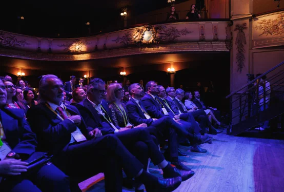 La platea durante l'evento dei Mobility Action Awards 2025 a Bruxelles. (Foto: USP/Ivan Brentegani)