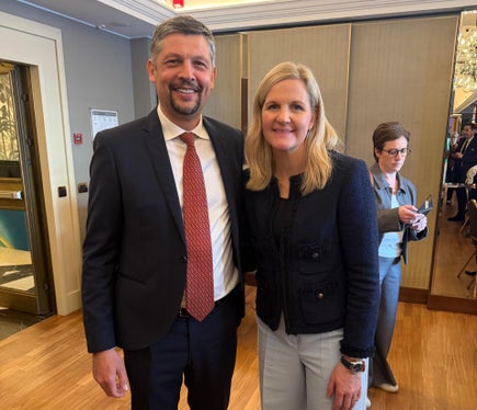 Landeshauptmannstellverteter Daniel Alfreider und die Präsidentin des Internationalen Olympischen Komitees, Kirsty Coventry. (Foto: LPA/Bruno Benedetto)