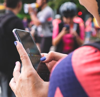 Mit der MooneyGo Maas-App, die derzeit in Südtirol getestet wird, kann man Fahrten mit den öffentlichen Verkehrsmitteln ganz einfach mit wenigen Klicks planen, buchen und bezahlen. (Foto: https://www.flickr.com/photos/chelsom_tsai/43803053035/ by chelsom tsai)