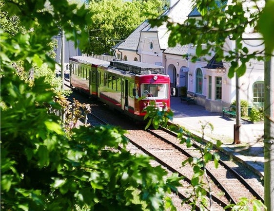 In der Remise der Rittner Schmalspurbahn wird am 14. September das 30jährige Jubiläum der Sta – Südtiroler Transportstrukturen AG gefeiert. (Foto: LPA/Roman Clara)