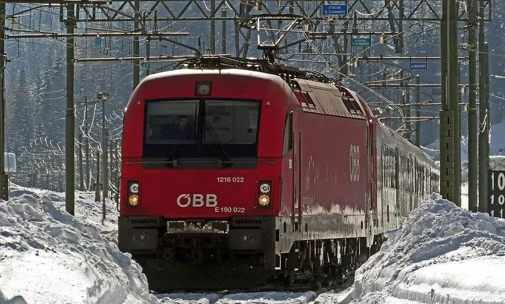 Lcomotiva di OEBB sul Brennero