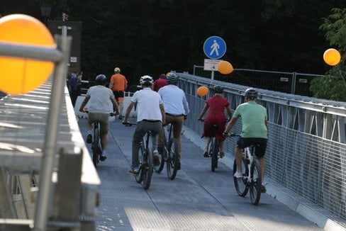 Der neue Rad- und Gehweg auf der Töll in der Gemeinde Partschins trennt die Verkehrsströme klar und verbessert die Sicherheit. (Foto: LPA/Ressort Infrastrukturen und Mobilität)