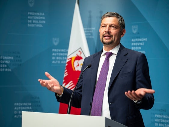 "Ein Viertel weniger Individualverkehr mit dem Auto und dafür mehr als doppelt so viel Verkehr wie bisher über die Bahn und jeweils fast ein Viertel mehr mit Bus und Fahrrad sind das Ziel", sagt Mobilitätslandesrat Daniel Alfreider zum Südtirolplan für die Mobilität von Morgen. (Foto: LPA/Fabio Brucculeri)