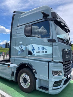 Die Beiträge, welche Güterkraftverkehrsunternehmen jährlich entrichten müssen, wurden für 2026 festgelegt. Sie bleiben unverändert, wie die Landesregierung am 14. November bestätigt hat. (Foto: LPA/Ressort für Infrastrukturen und Mobilität)