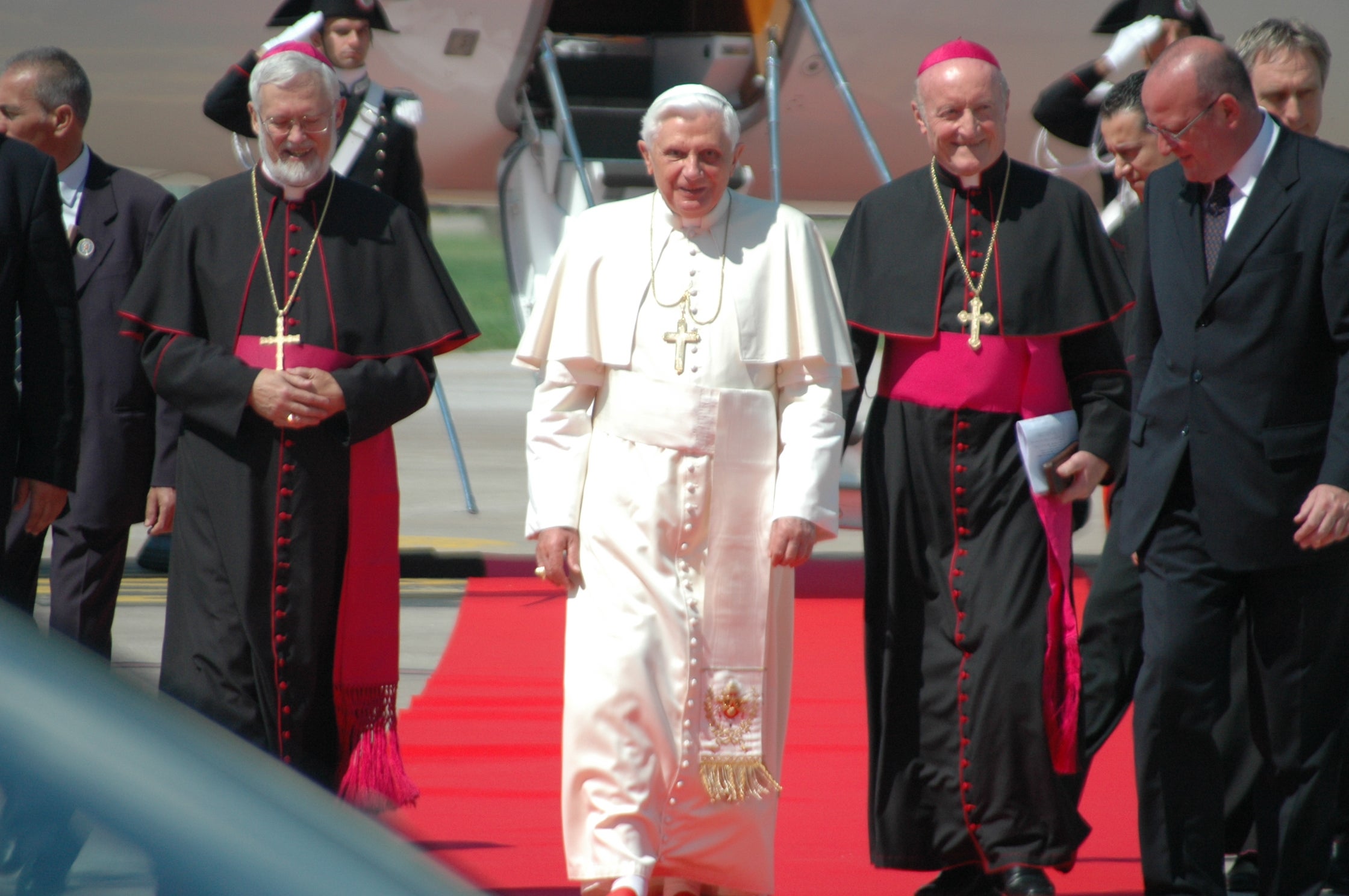 Persönlichkeiten beim Flughafen