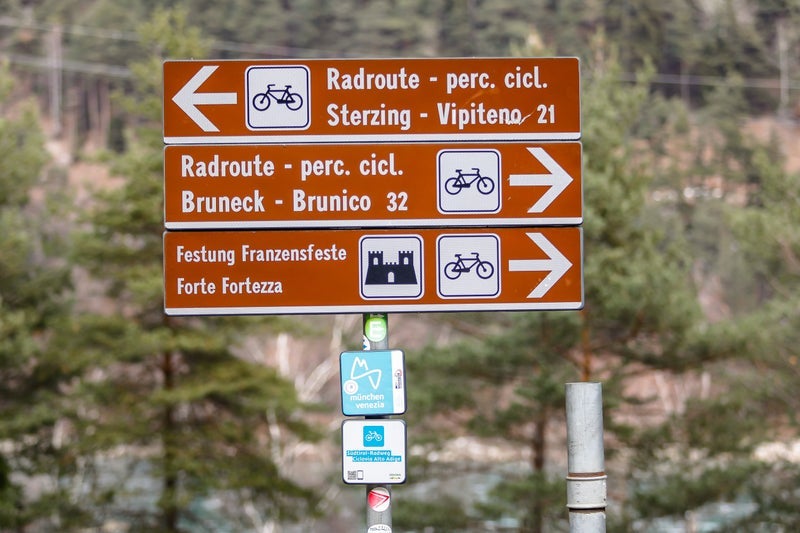 Radwegschilder Foto Oskar Verant für LPA