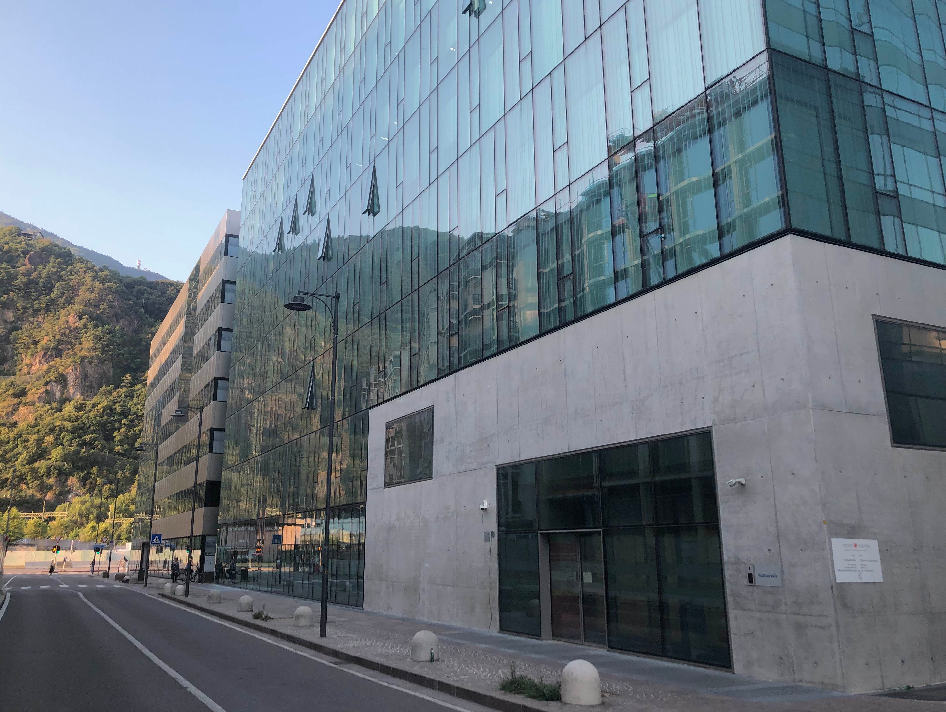 La sede del Servizio Esami di bi- e trilinguismo in Via Alto Adige 50, Bolzano.