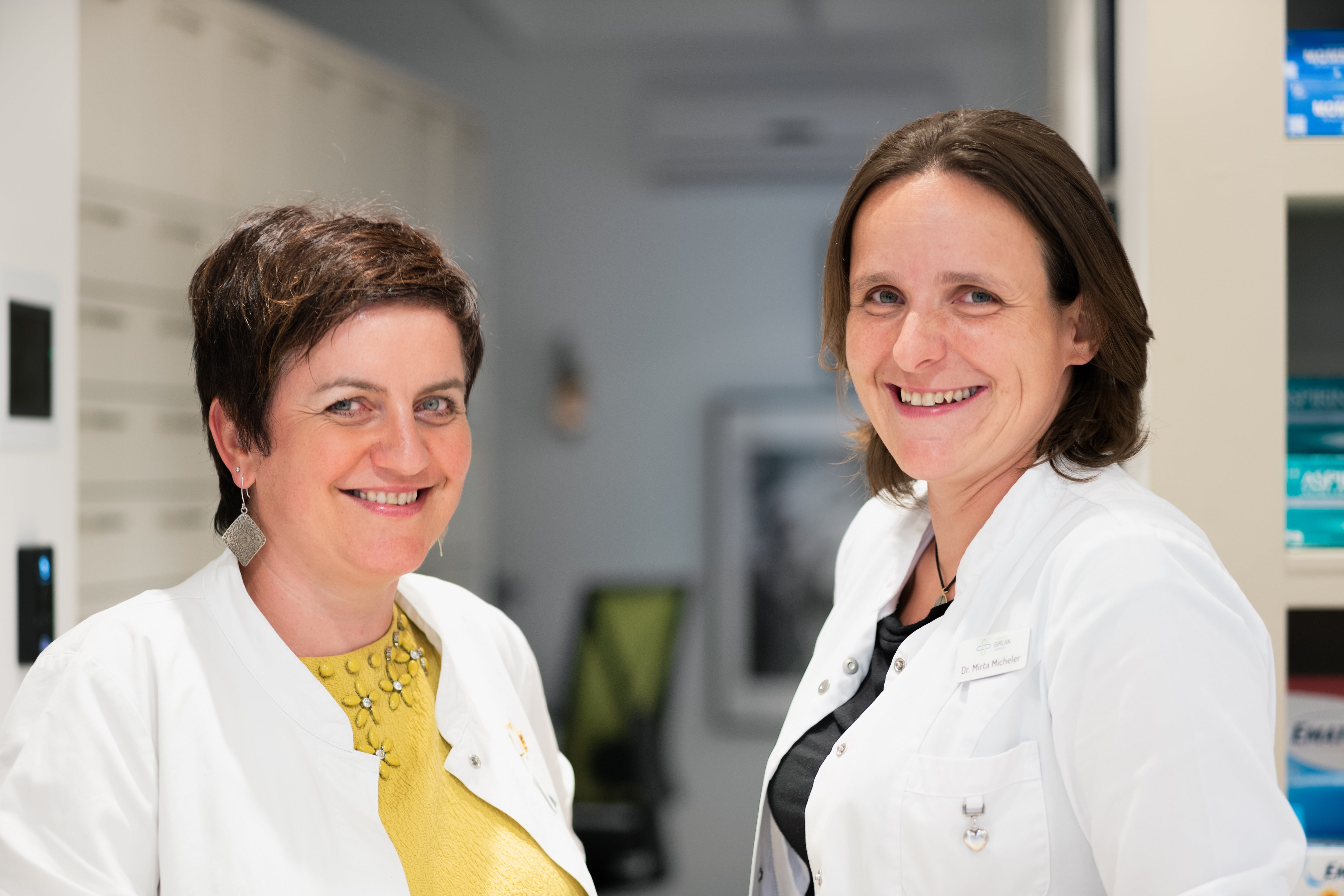 Evi Tschigg und Mirta Micheler, Apothekerinnen