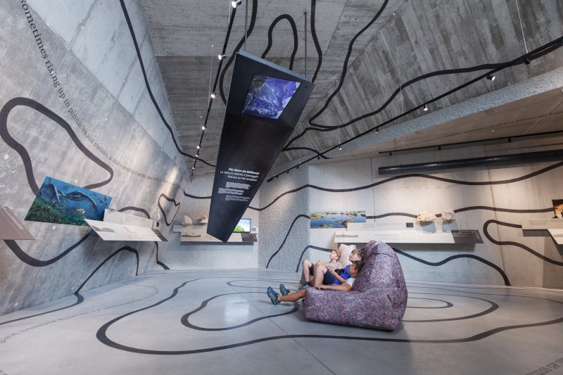 Infopoint Dolomites UNESCO Arpejon mundiela (Archif Ufize Natura, fotografia IDM Südtirol-Wild Zoo Entertainment)