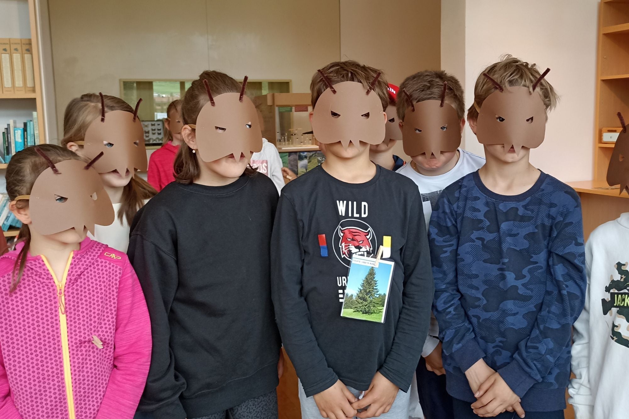 Rollenspiel zum Thema Borkenkäfer im Naturparkhaus Drei Zinnen in Toblach (Archiv Amt für Natur, Foto Paola Occhiali)