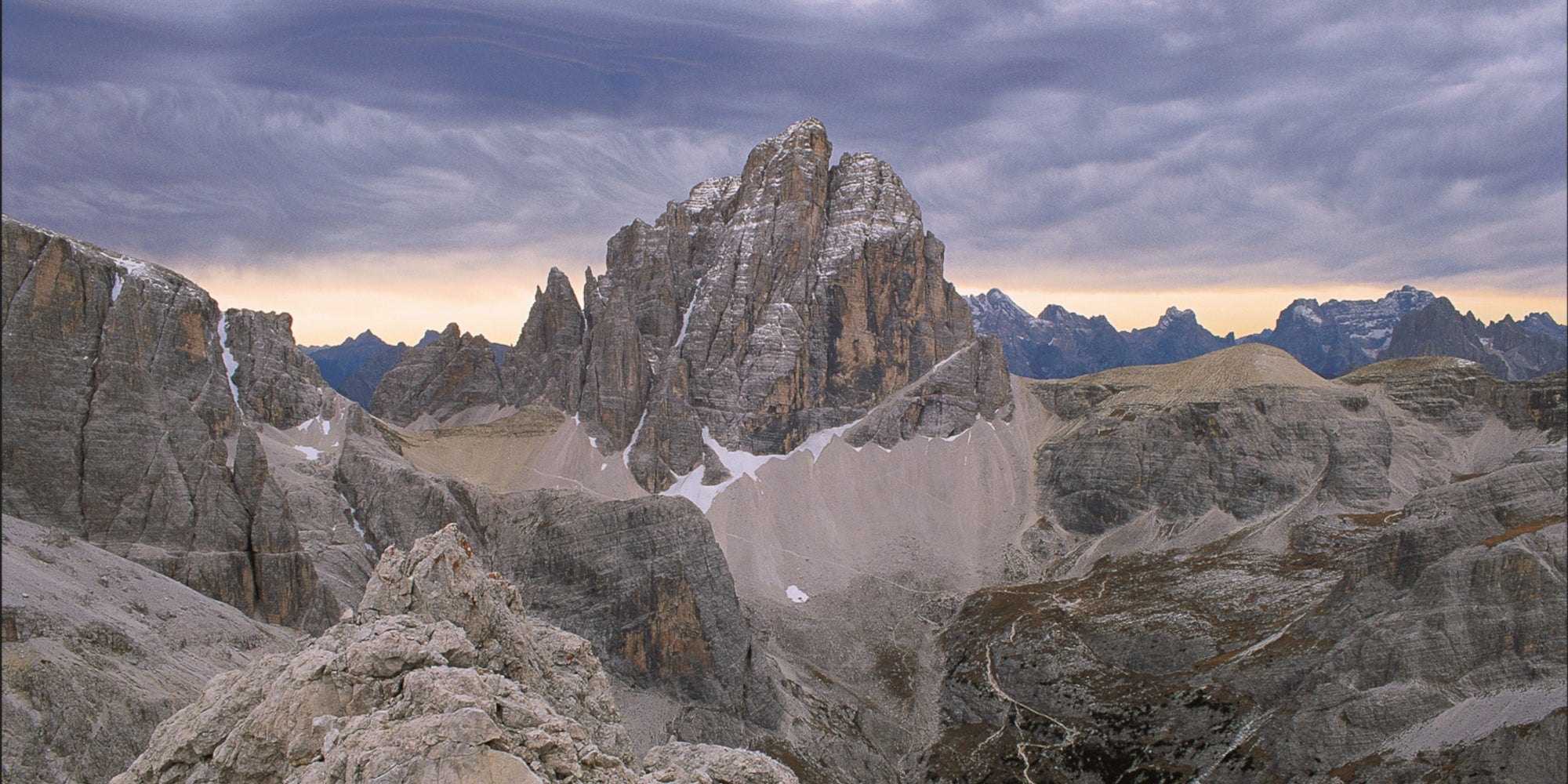 Hauptdolomit des Zwölferkogels (Archiv Amt für Natur, Foto Sepp Hackhofer)