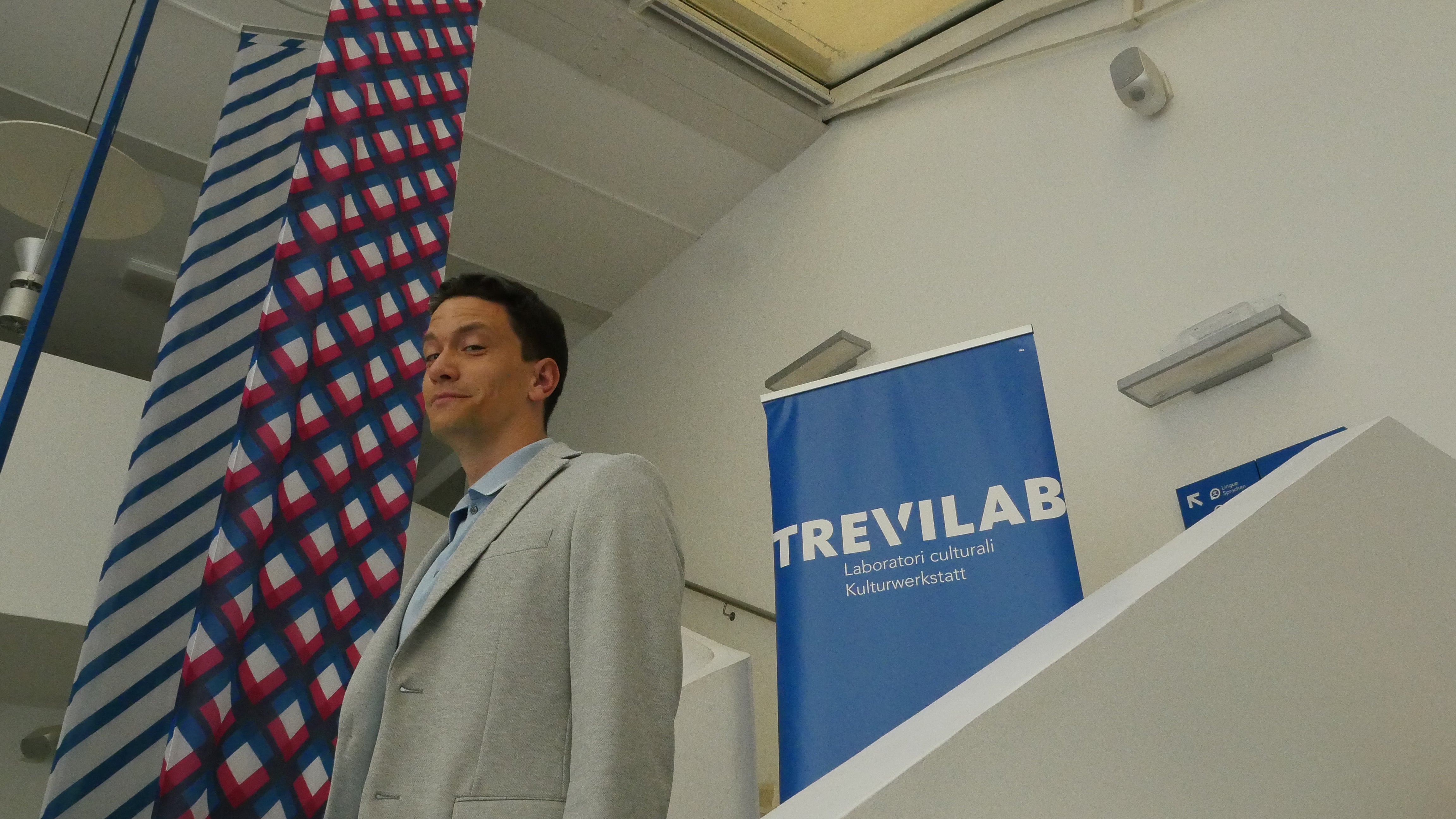 Lo speaker e moderatore Gianluca Iocolano