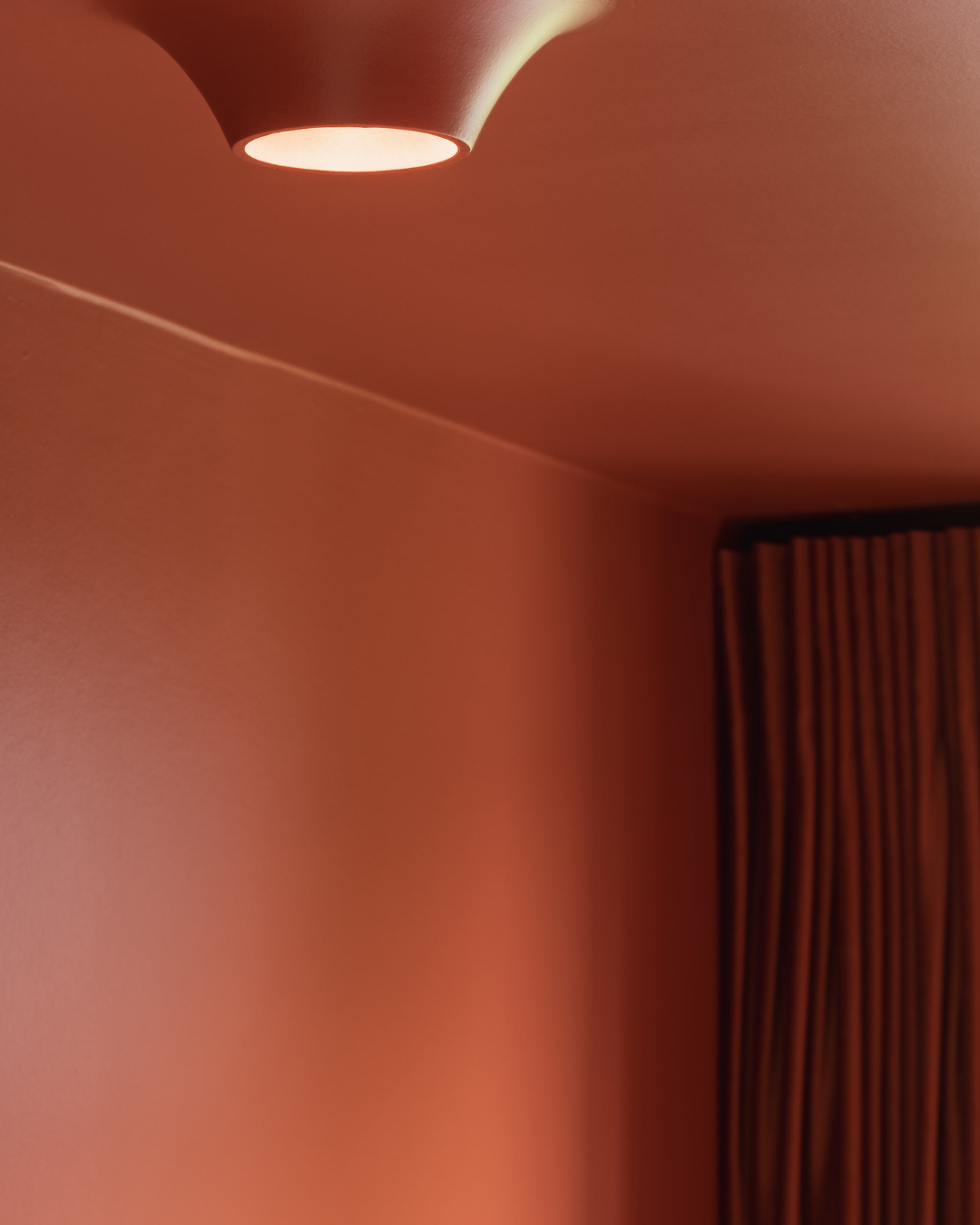 Decospan_Shinnoki_smoked_walnut_reading_nook