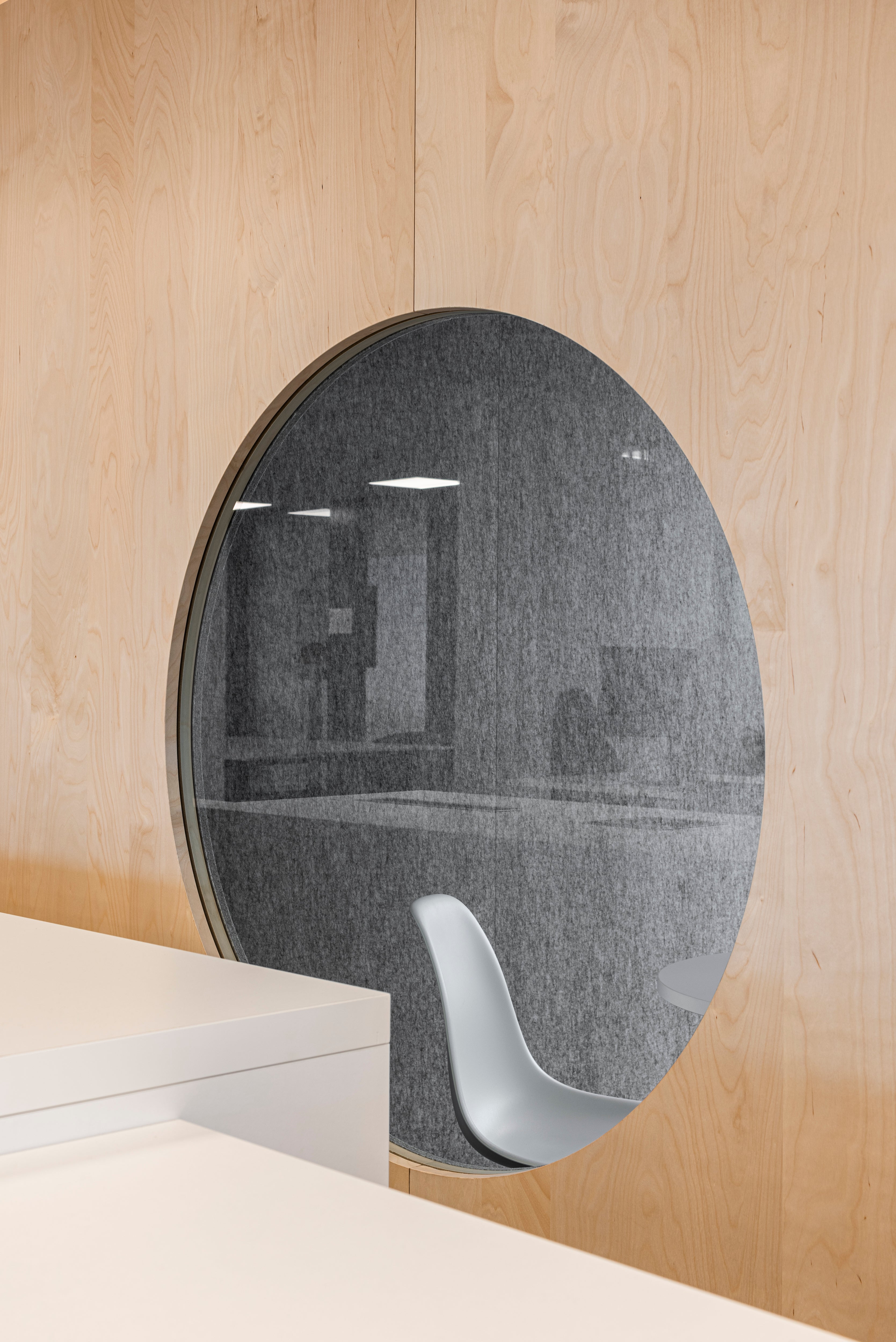 Silent pod - kantoor silent pod - kantoor - sneeuwberk - nordus - paneel nordus - berkenpaneel - berkenwand - berkenkantoor - berken