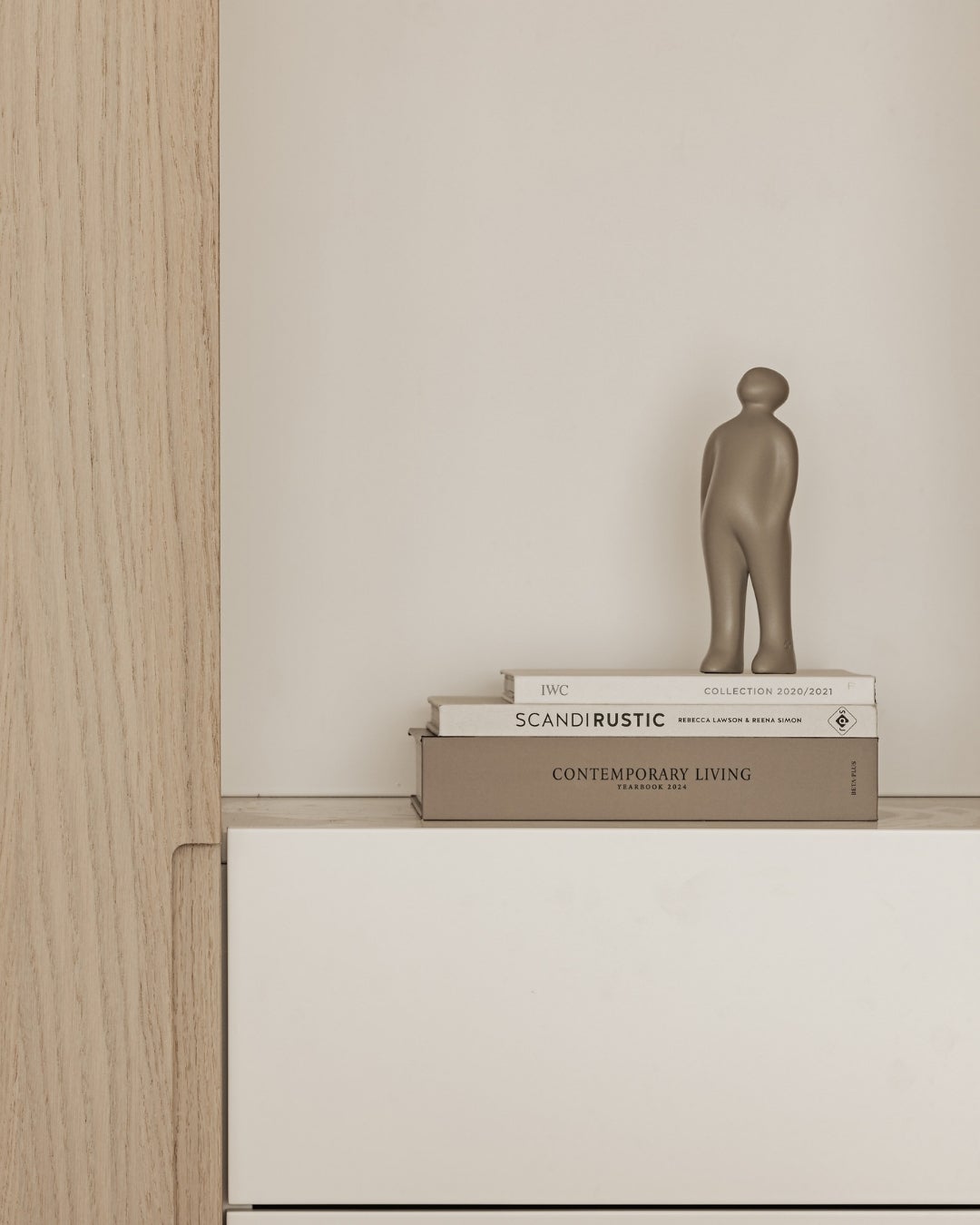 cabinetry living room - interior design - wood veneer - shinnoki milk oak - detail
