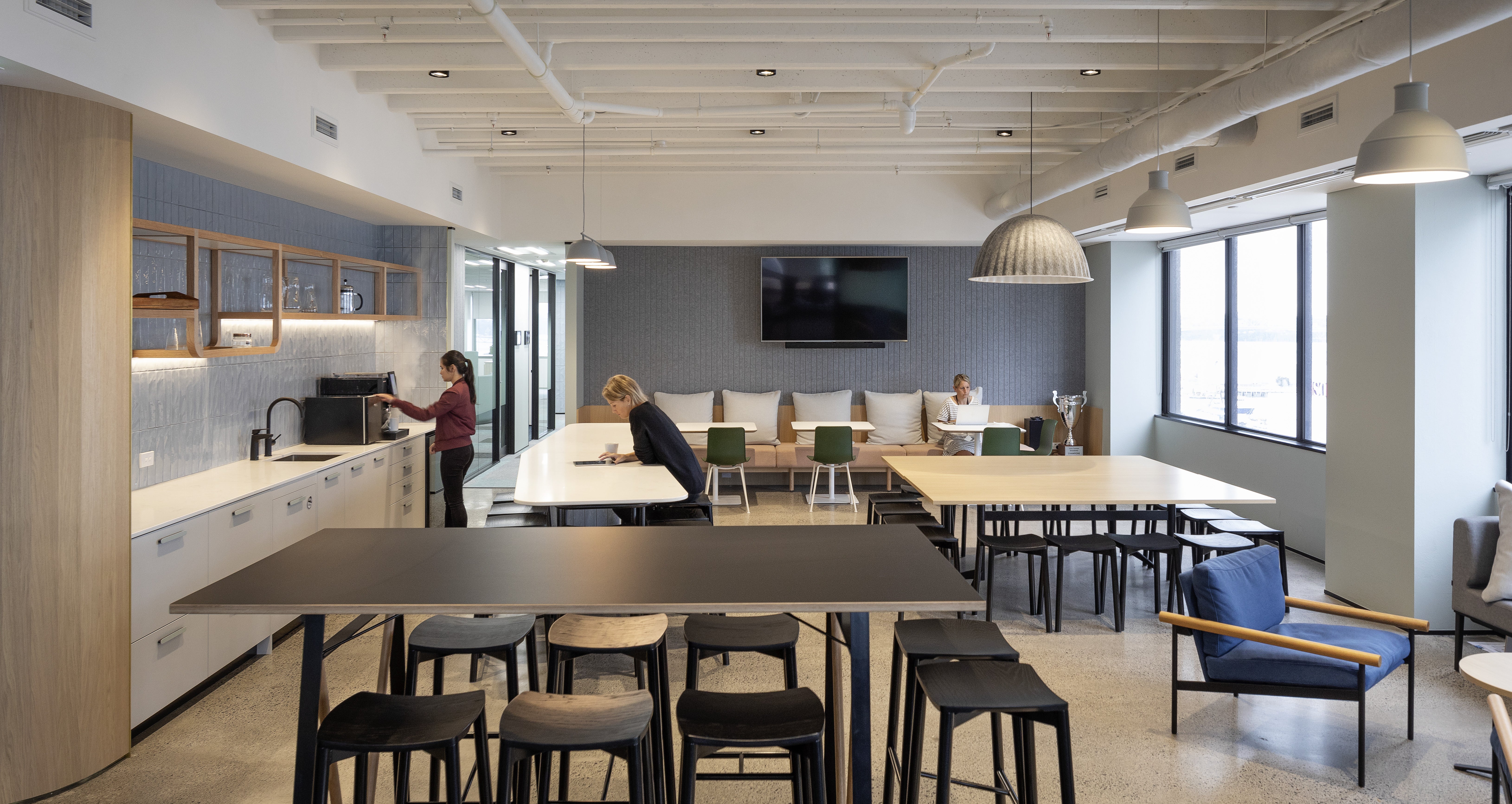 office - Shinnoki - prefinished wood panels - oak panels - oak veneer 