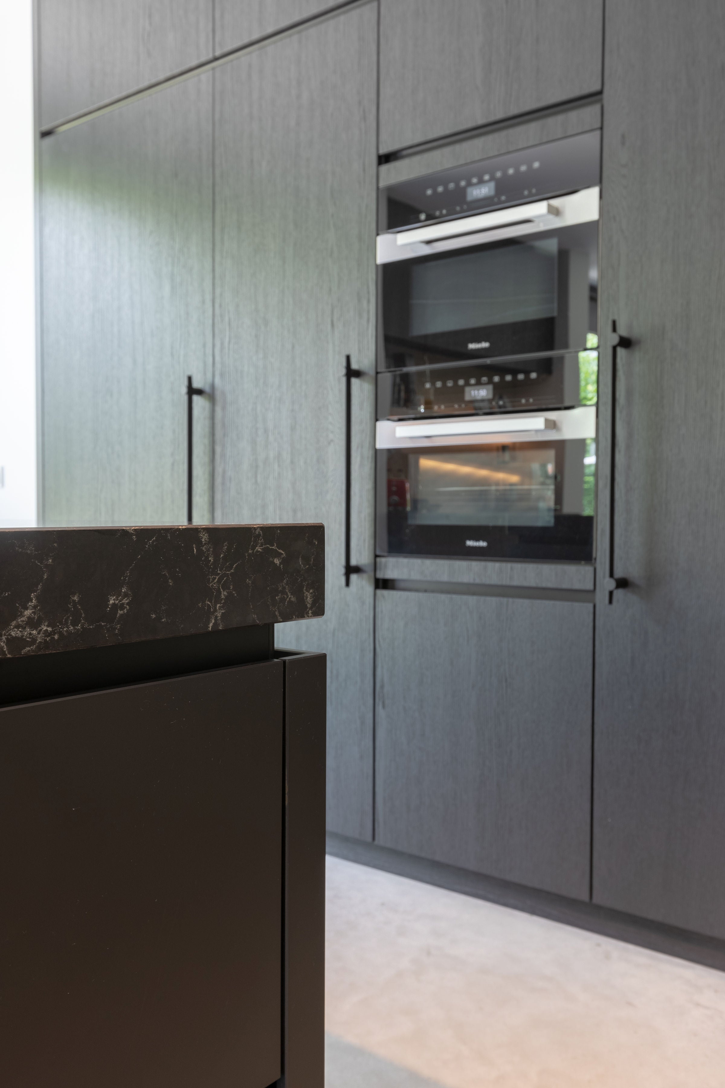Querkus - kitchen - black kitchen - dark kitchen - black veneer kitchen - black wood kitchen - veneer cupboards - veneer cabinets